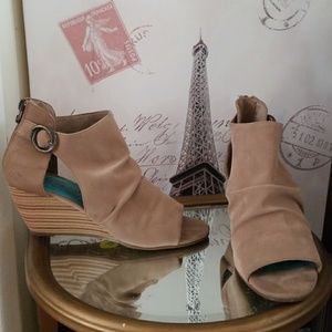 Wedge sandals